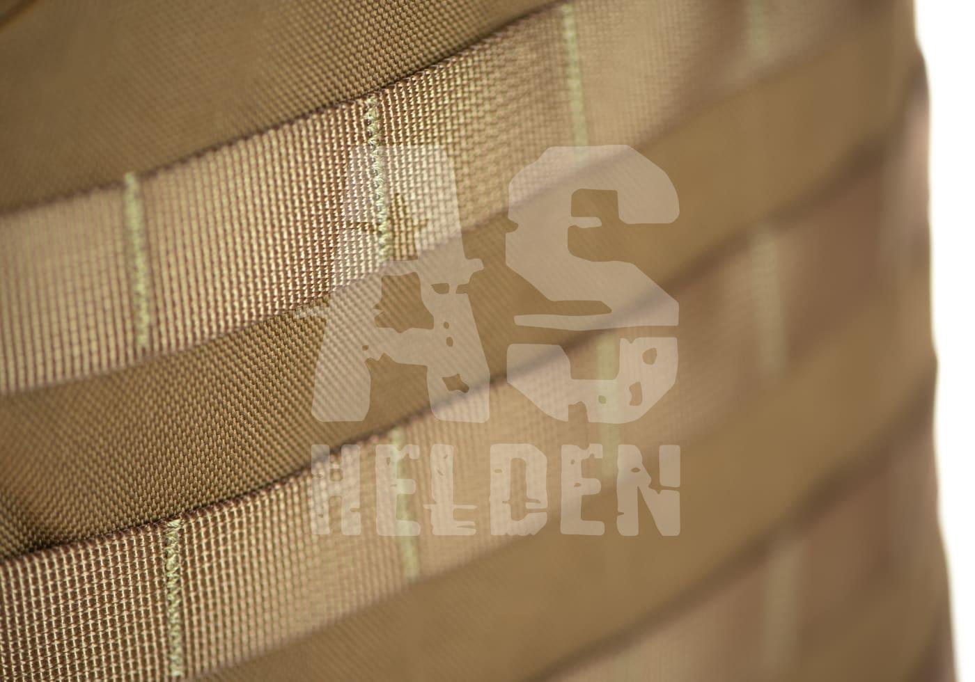 Nahaufnahme eines sandfarbenen MOLLE-Systems mit Airsoft Helden Logo.