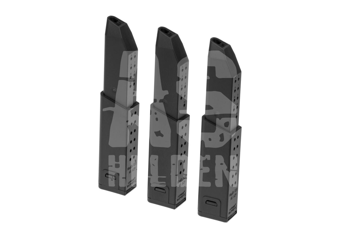 Drei schwarze Airsoft-Magazine für Pistolen, aufrecht nebeneinander stehend.