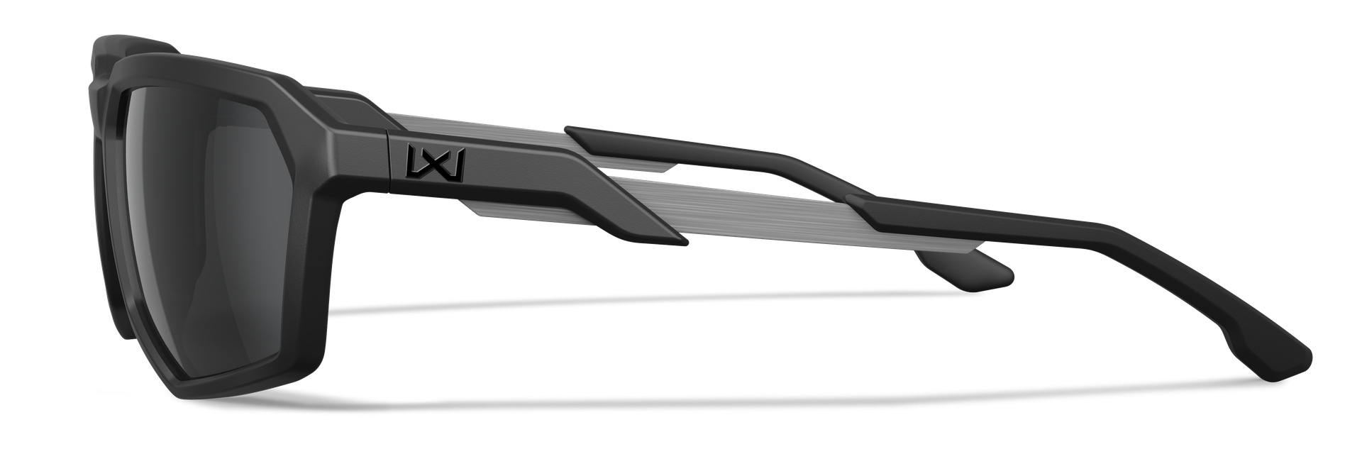 Schwarze Sonnenbrille mit breitem Rahmen und dunklen Gläsern in seitlicher Ansicht.