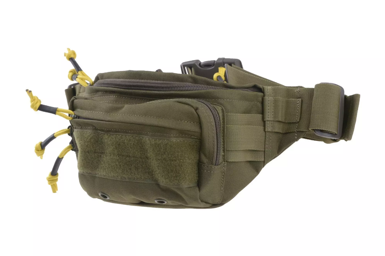 Olivgrüne Airsoft-Gürteltasche mit gelben Zippern und verstellbarem Gurt. Ideal für Ausrüstungstransport.