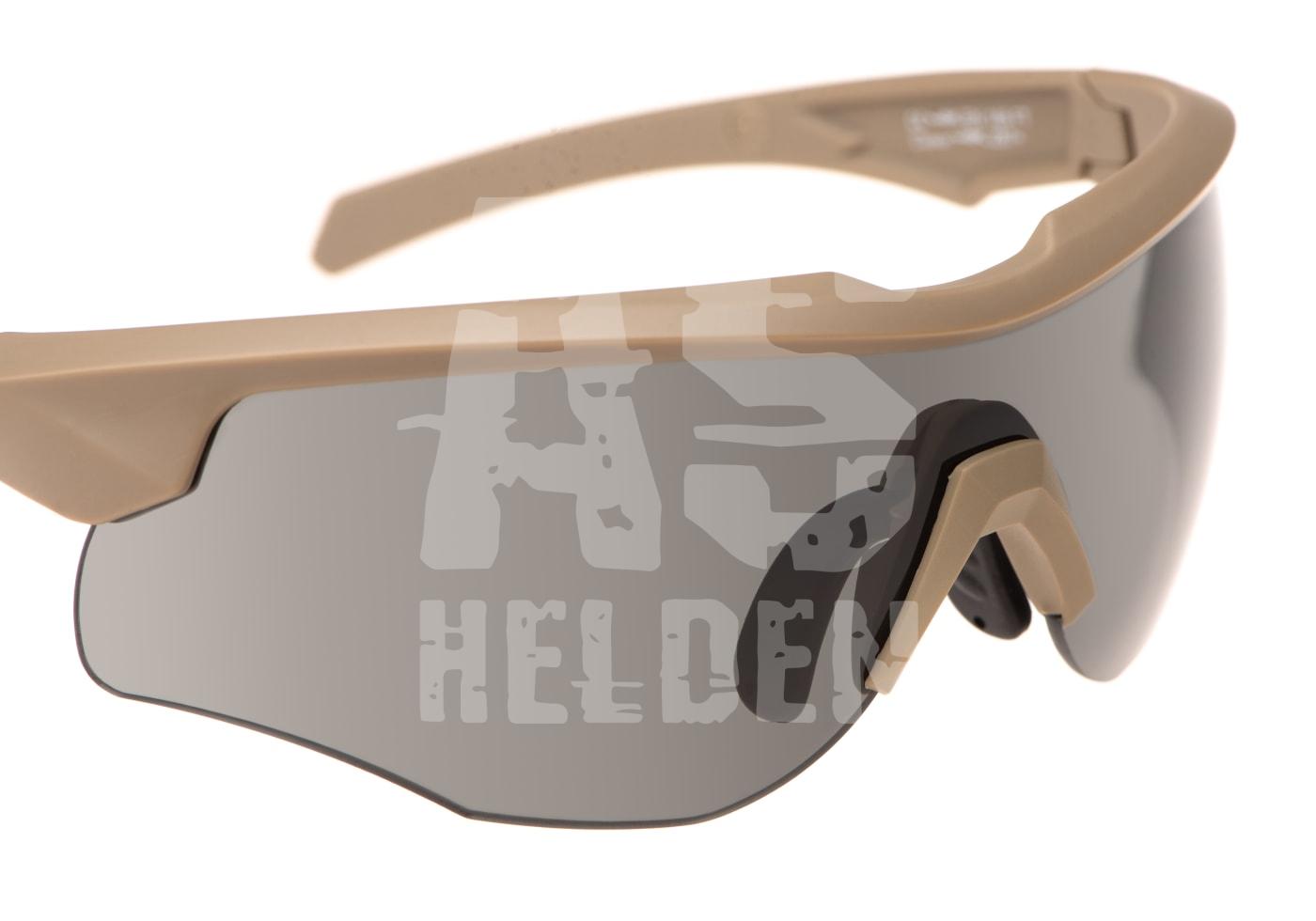 Taktische Schutzbrille mit dunklem Glas und beigem Rahmen, ideal für Airsoft.