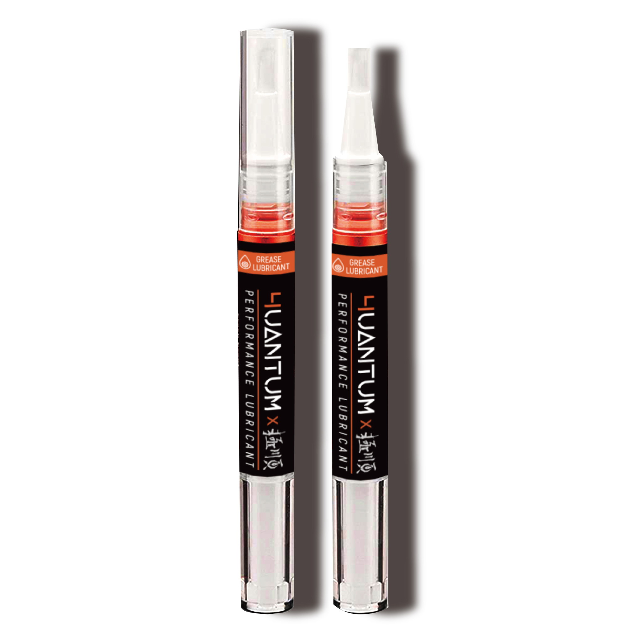 Zwei schwarze Schmiermittelstifte mit transparenten Verschlüssen, Aufschrift "Performance Lubricant".