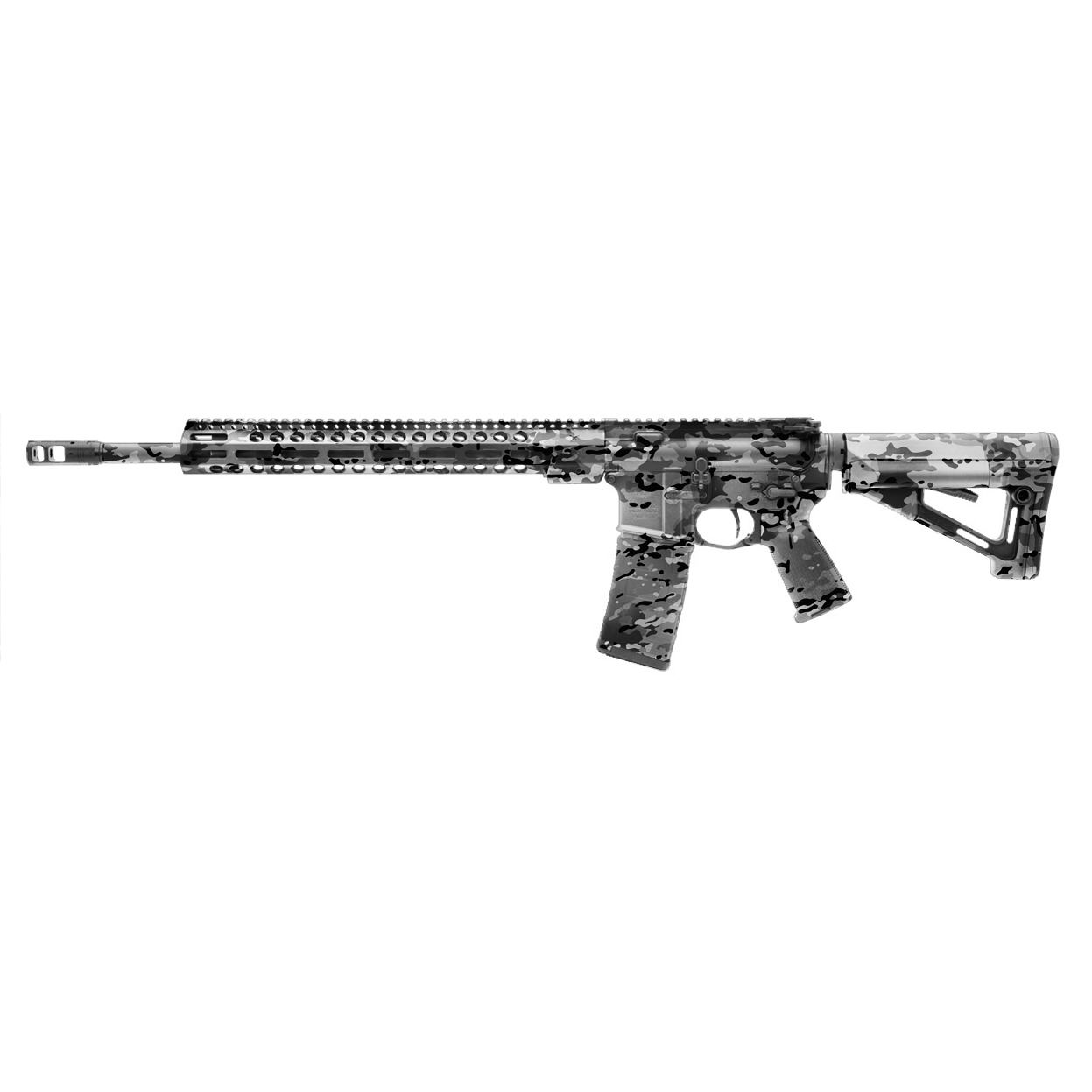 Camouflage Airsoft-Gewehr mit M4-Design, seitliche Ansicht.