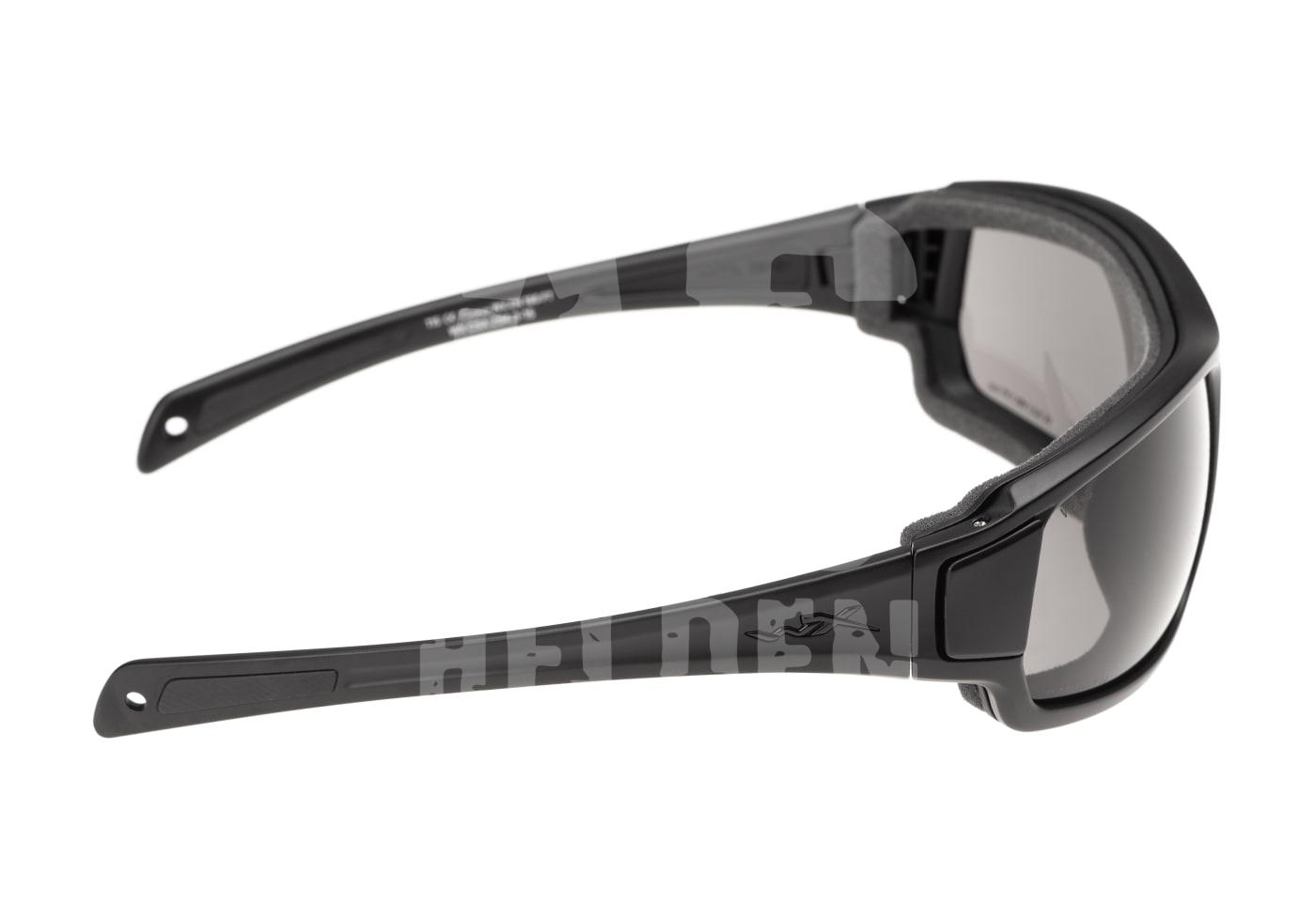 Schwarze, taktische Schutzbrille mit abgedunkelten Gläsern und gepolstertem Gestell, seitlicher Blick.