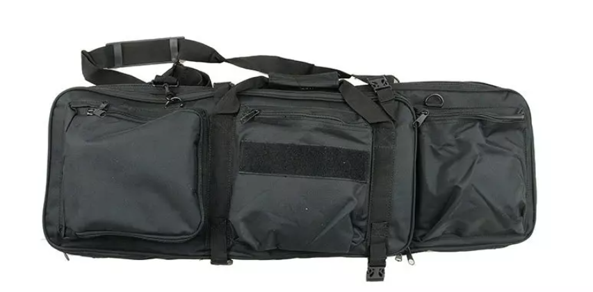 Schwarze Airsoft-Waffentasche mit mehreren Reißverschlusstaschen und Trageriemen.
