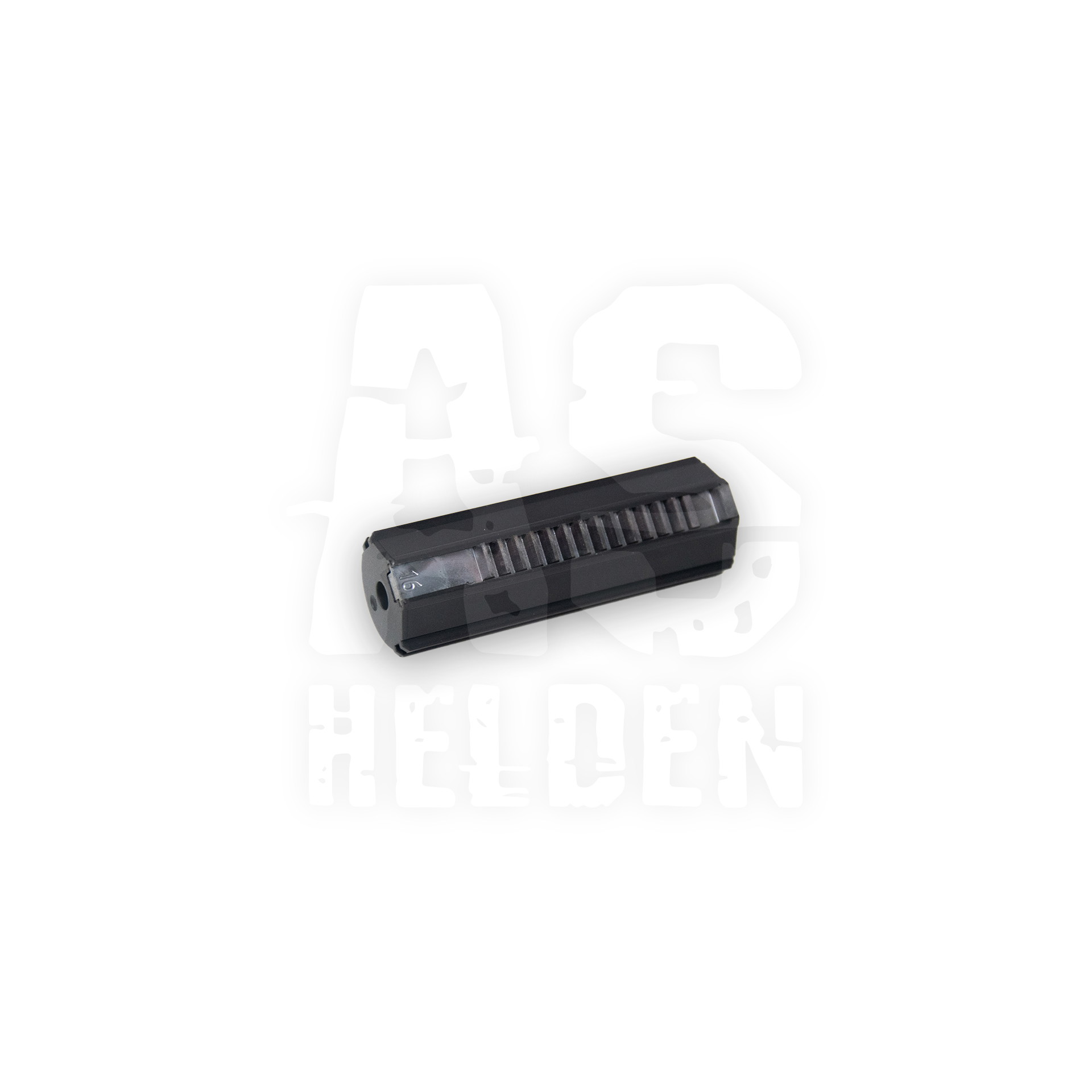 Schwarzer Airsoft-Piston mit Metallzähnen, seitlich liegend auf weißem Hintergrund.