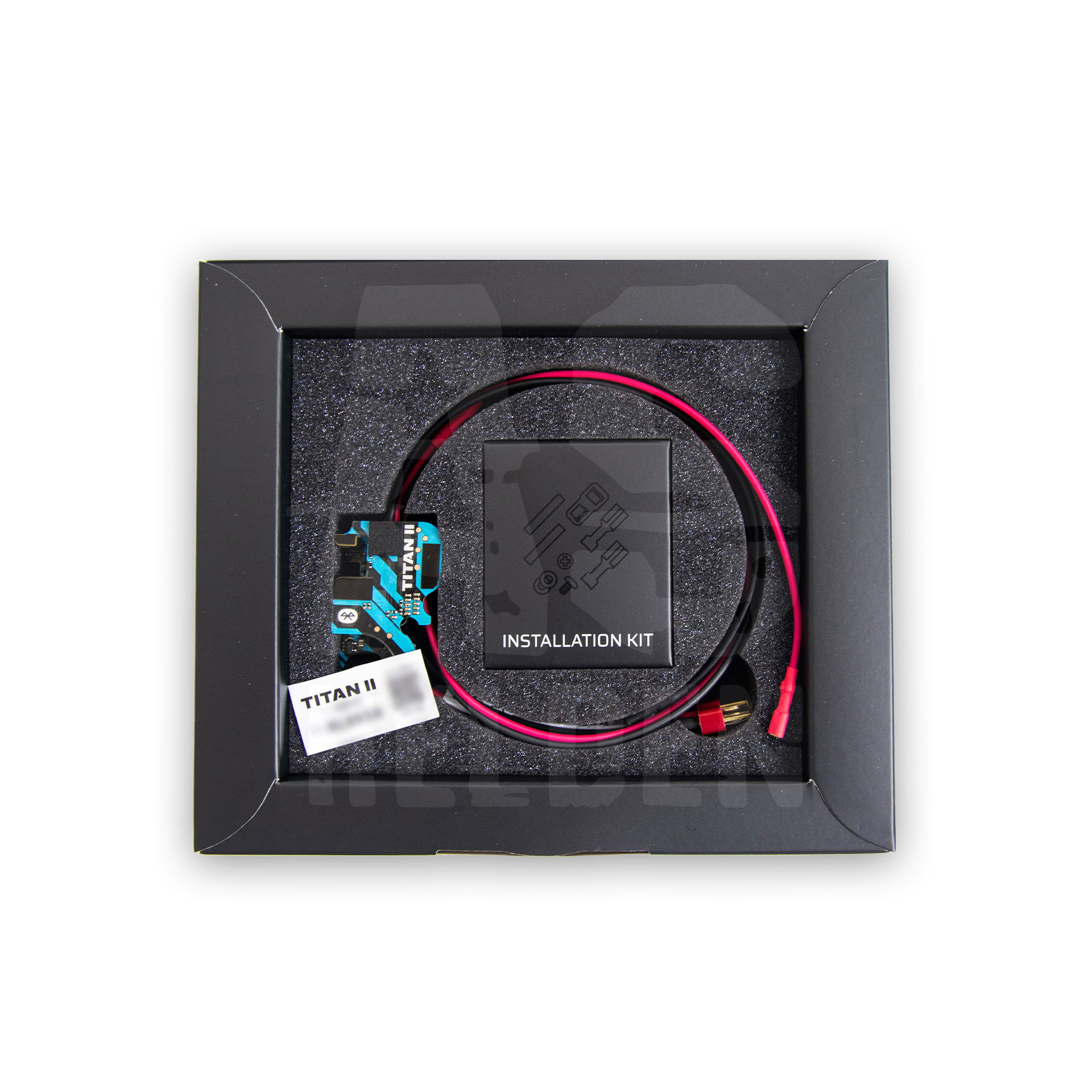 Airsoft Titan II Installationskit in Schaumstoffverpackung, enthält Kabel und elektronische Komponente.