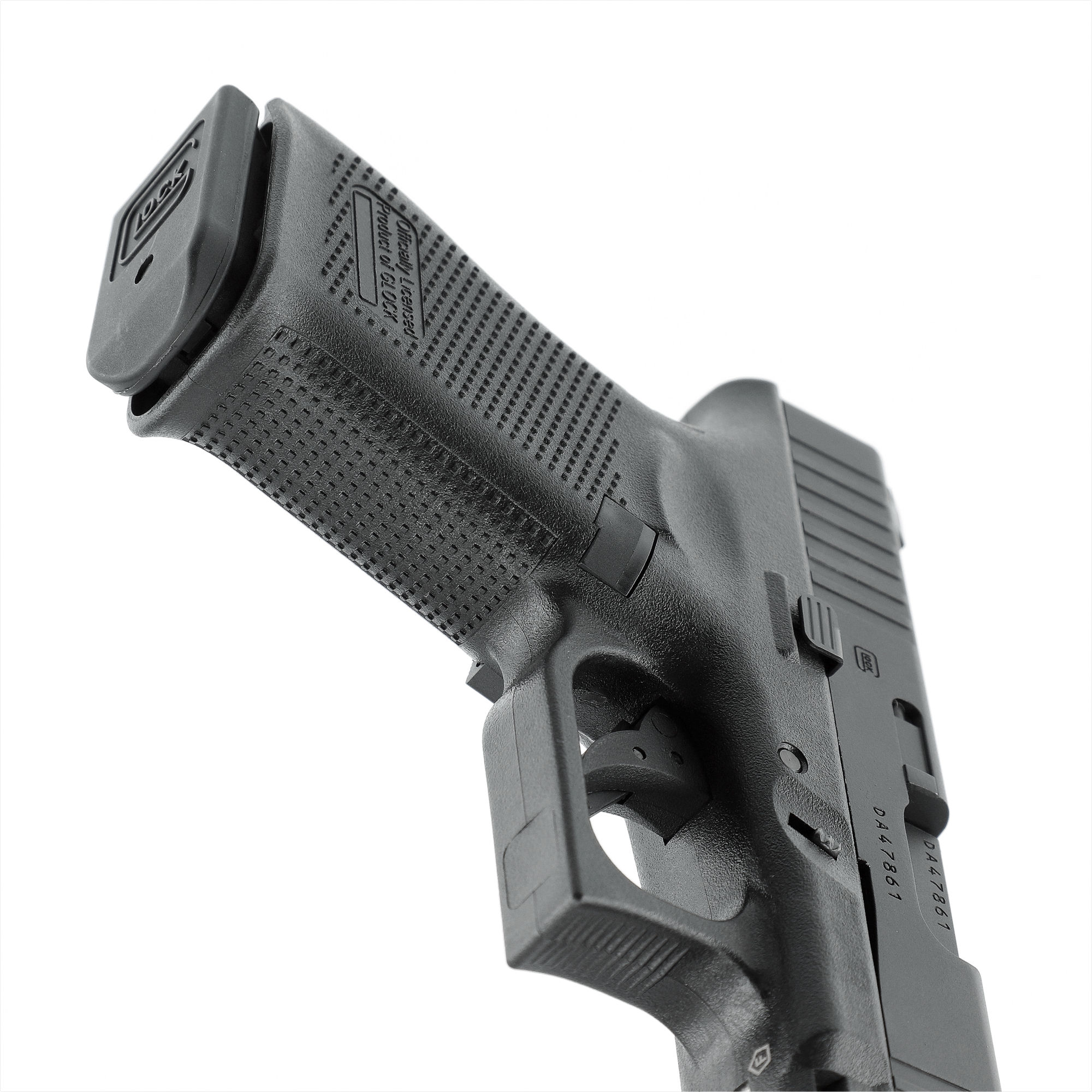 Schwarze Airsoft-Pistole, Detailaufnahme des Griffs und Schlittens, modernes Design.