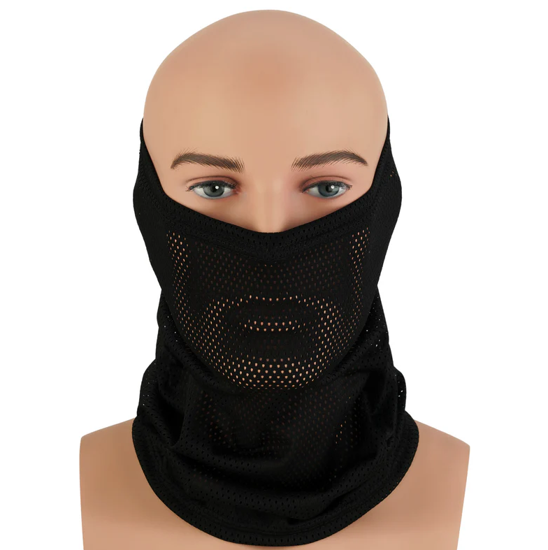 Schwarze Airsoft-Balaclava auf Mannequin, mit atmungsaktivem Mesh-Design für Gesichtsschutz.