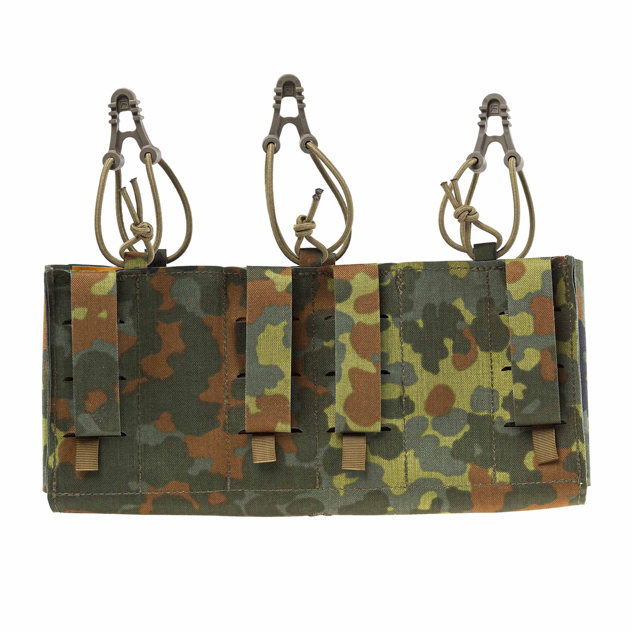 Tarnfarbene Magazintasche mit drei Fächern und Bungee-Halterungen für Airsoft-Ausrüstung.