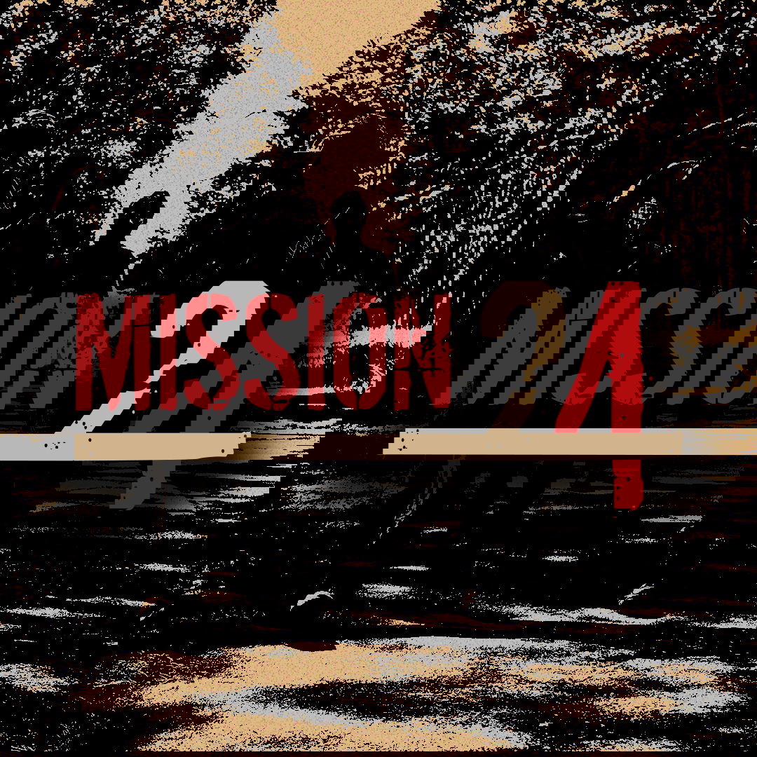 Silhouette von Airsoft-Spielern im Wald mit "MISSION 24" in roter Schrift darüber.