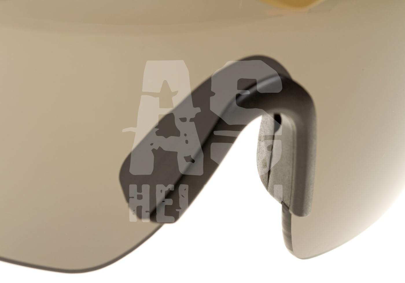 Nahaufnahme einer Schutzbrille mit getöntem Visier, geeignet für Airsoft.