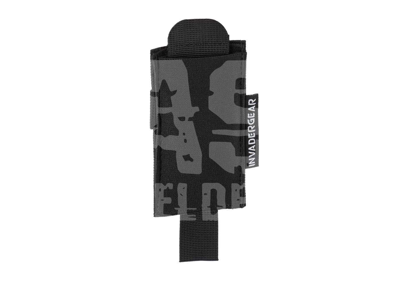 Schwarze Magazintasche von Invader Gear mit grauem Muster für Airsoft-Zubehör.