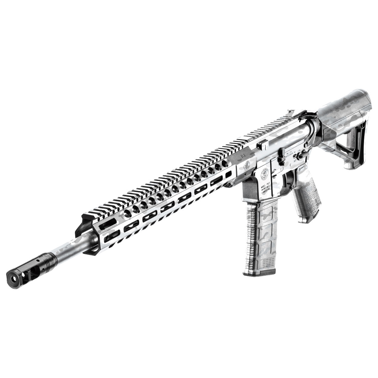 Silbernes Airsoft-Gewehr mit langem Lauf und taktischer Schiene, Magazin sichtbar, auf weißem Hintergrund.