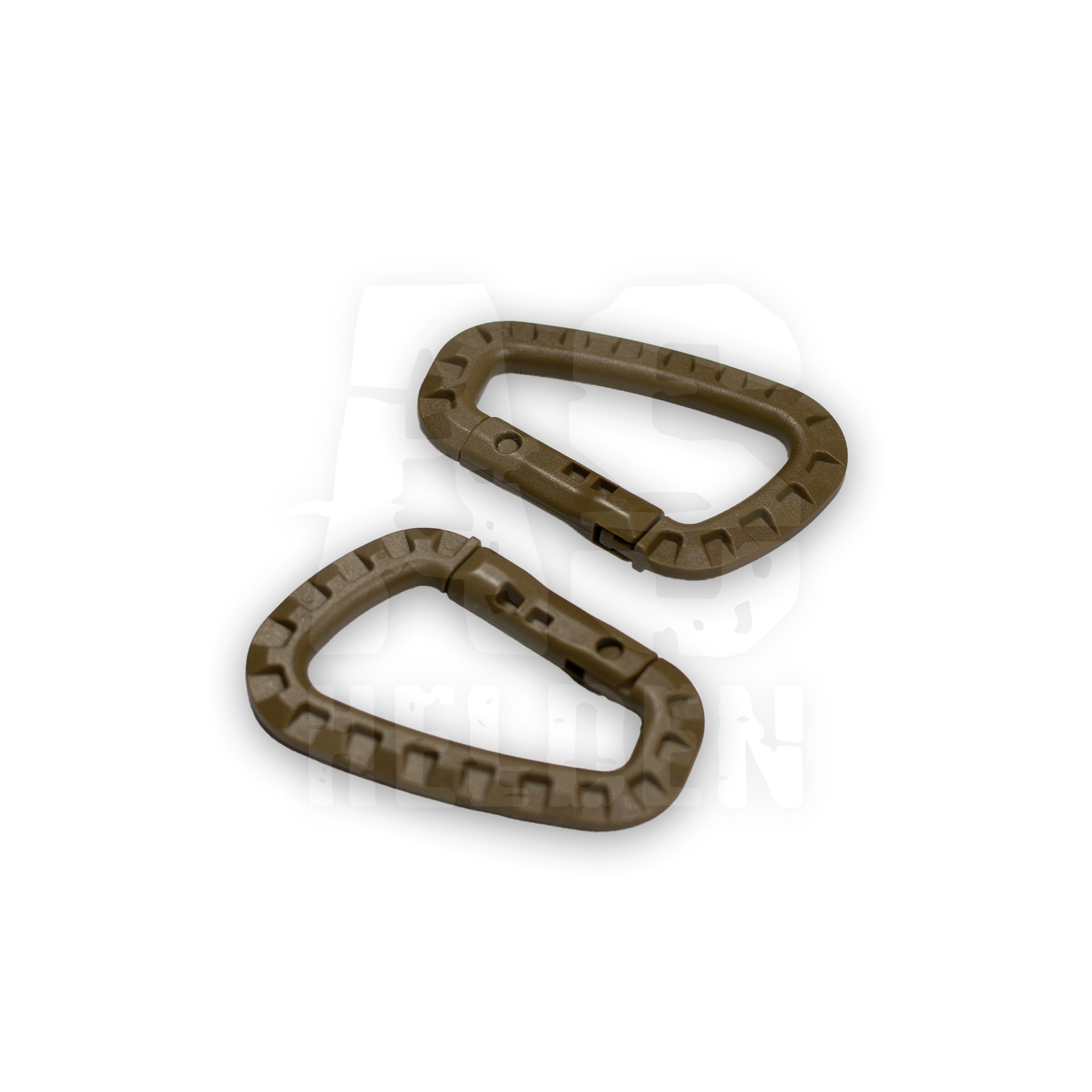 Zwei taktische Karabiner in Olivgrün auf weißem Hintergrund. Geeignet für Airsoft-Ausrüstung.