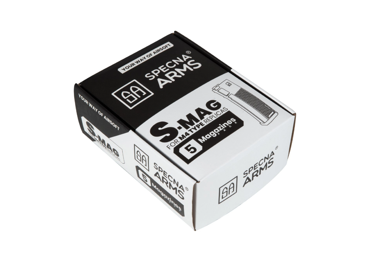 Specna Arms S-Mag Box für M4 Nachbildungen, enthält 5 Magazine, schwarz-weißes Design.