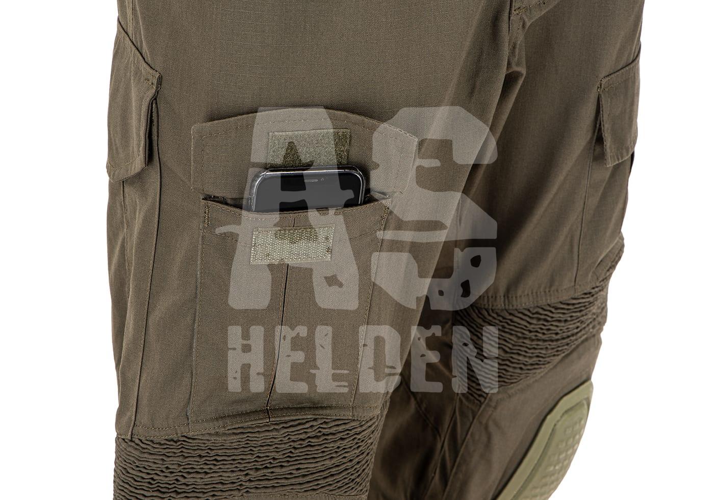Predator Combat Pant Grüne Tactical-Hose mit Smartphone in Seitentasche, robuste Verarbeitung und Klettverschluss sichtbar.