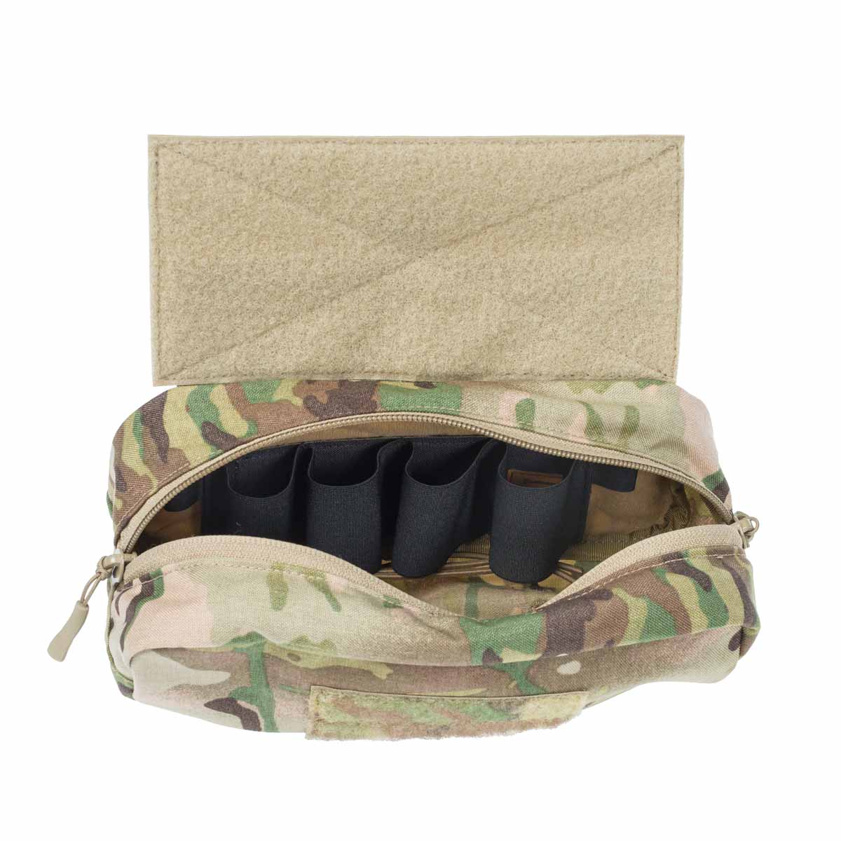 Tarnfarbenes Airsoft-Tasche mit offenen Fächern für Zubehör, leicht zugänglich und mit Reißverschluss.