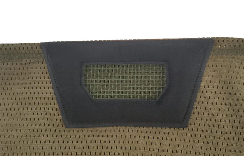 Taktisches Mesh-Panel in Olivgrün und Braun, ideal für Airsoft-Bekleidung.