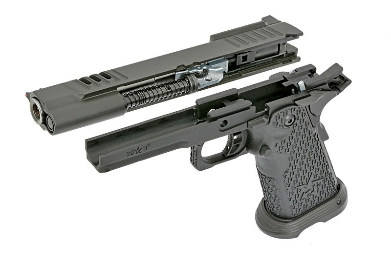 Teilzerlegte Airsoft-Pistole, Griffstück und Schlitten separat, Detailansicht der Mechanik.