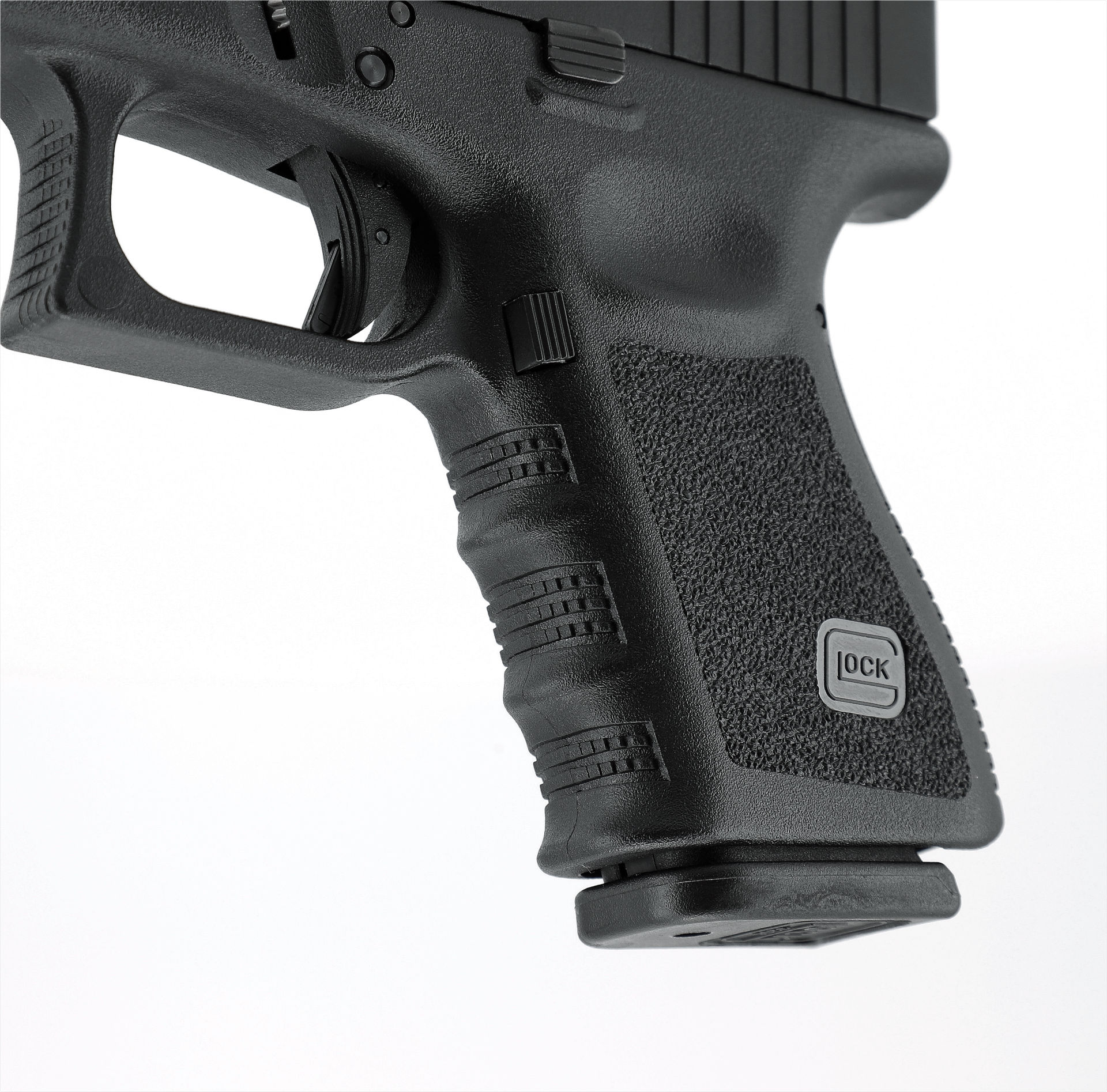 Detailaufnahme eines schwarzen Airsoft-Pistolen-Griffs mit strukturiertem Griff und Abzugsbügel.