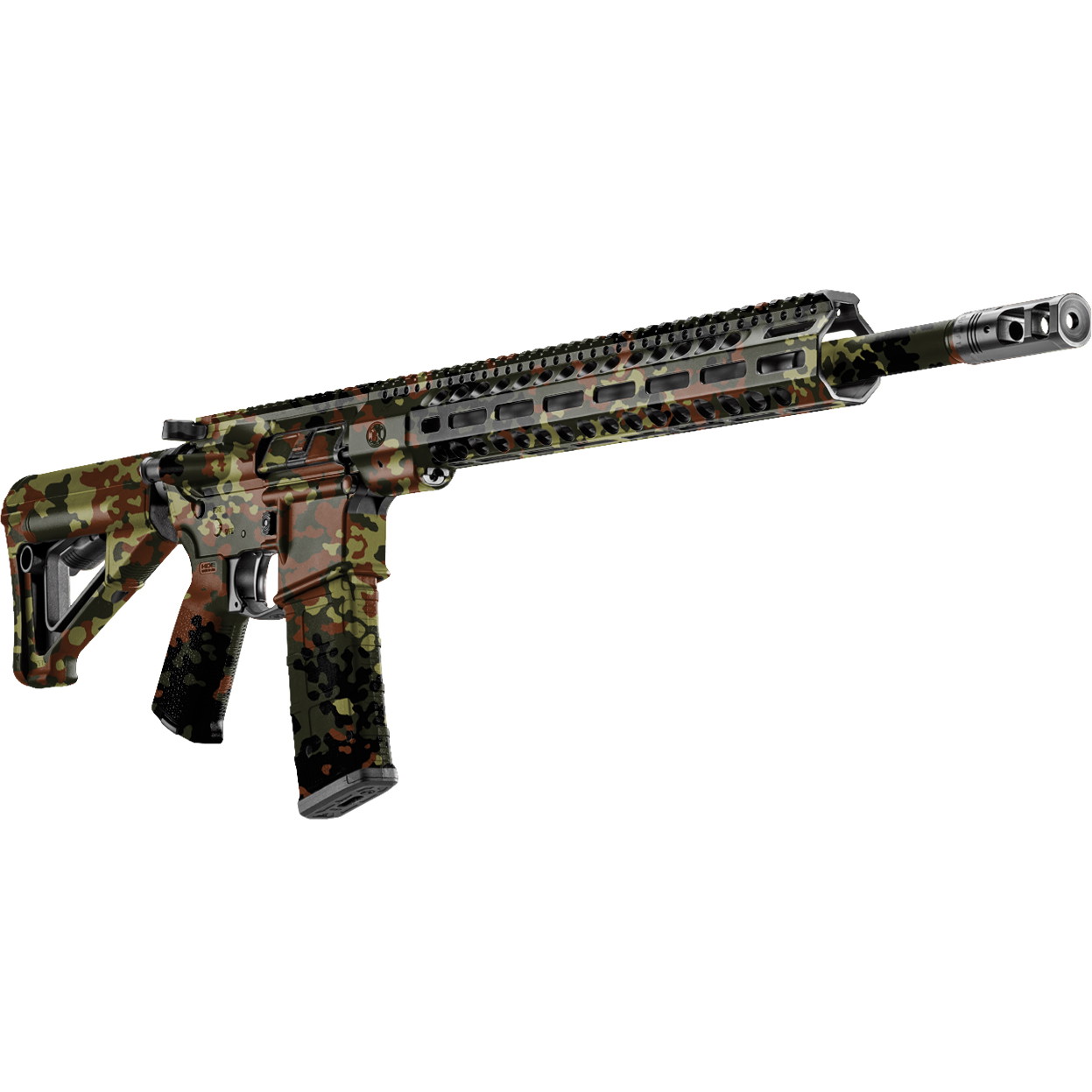 Tarnmuster Airsoft-Gewehr mit langem Lauf und taktischem Schaft.