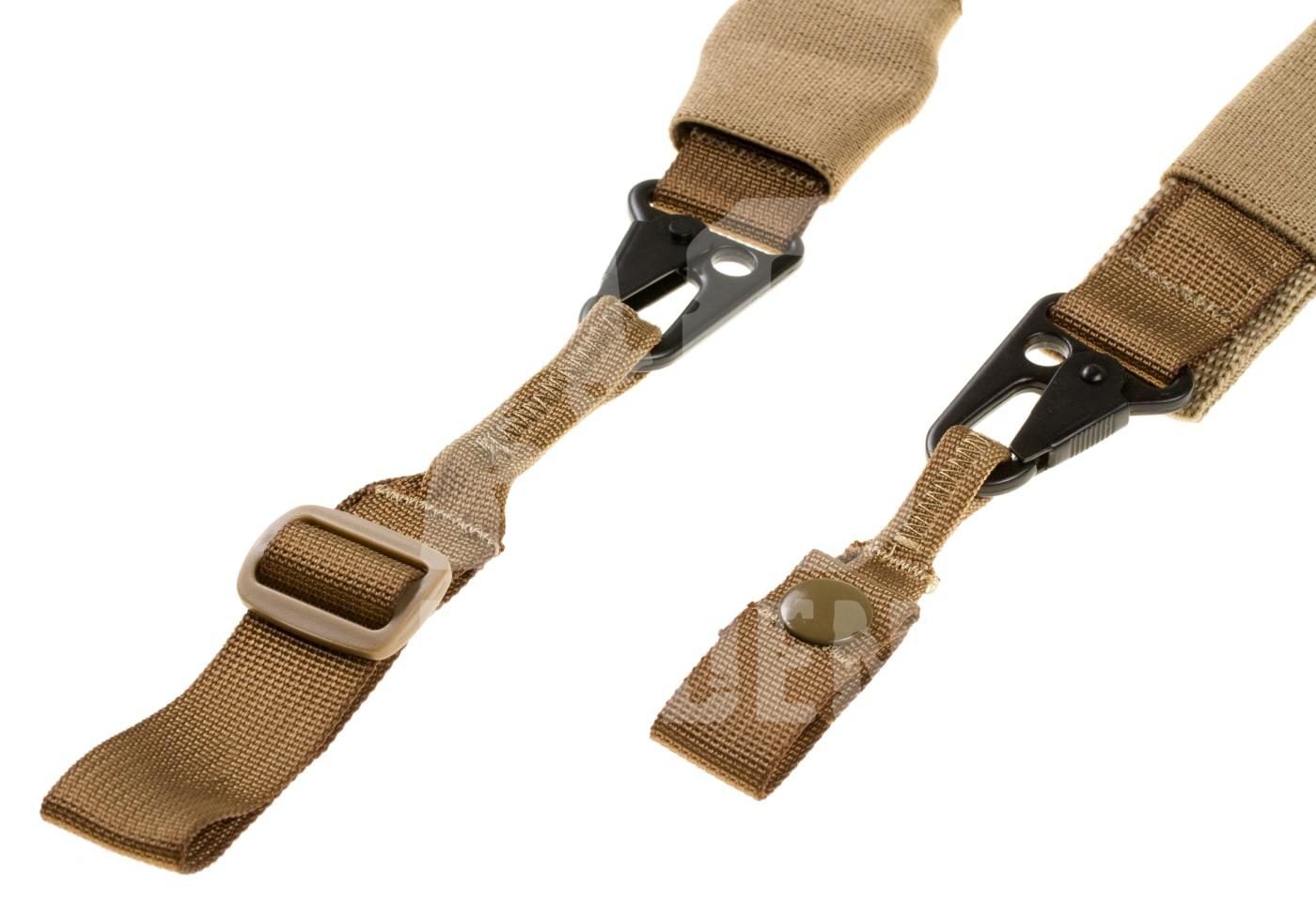 Taktischer Sling in Tan mit Metallkarabinern und Kunststoffschnalle für Airsoftwaffen.