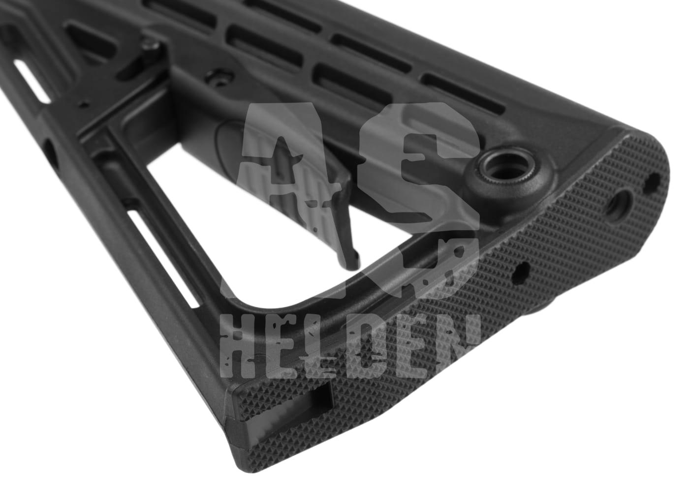 Schwarze Airsoft-Schulterstütze mit verstellbaren Elementen, Fokus auf der Rückplatte und Struktur.