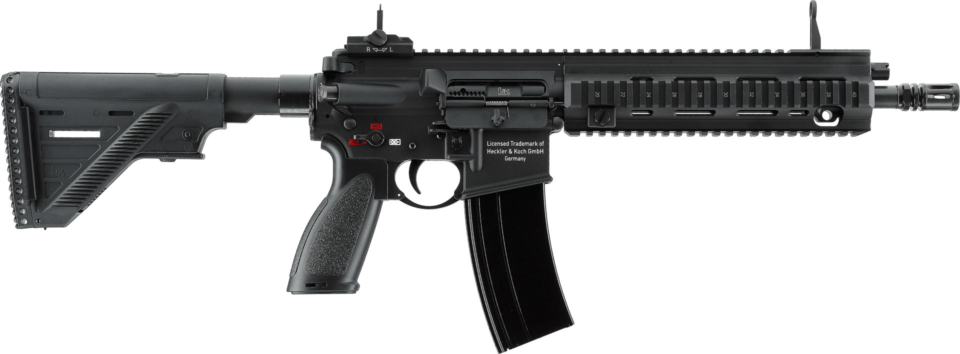 Airsoft Gewehr in Schwarz mit taktischer Schiene, verstellbarem Schaft und Textdetails auf dem Körper.