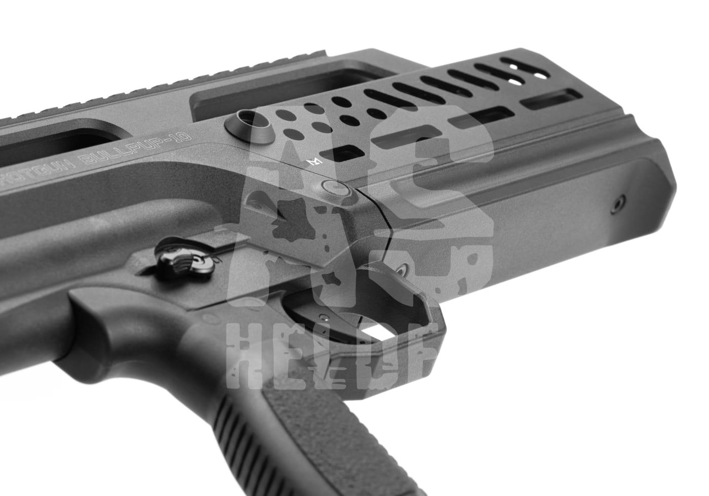 Nahaufnahme einer schwarzen Airsoft-Schrotflinte im Bullpup-Design mit taktischem Griff und Belüftungsschlitzen.