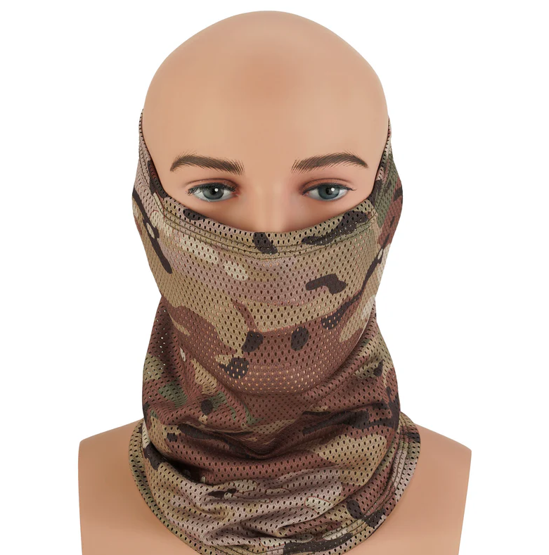 Tarn-Multicam-Balaclava auf einem Schaufensterkopf für Airsoft.