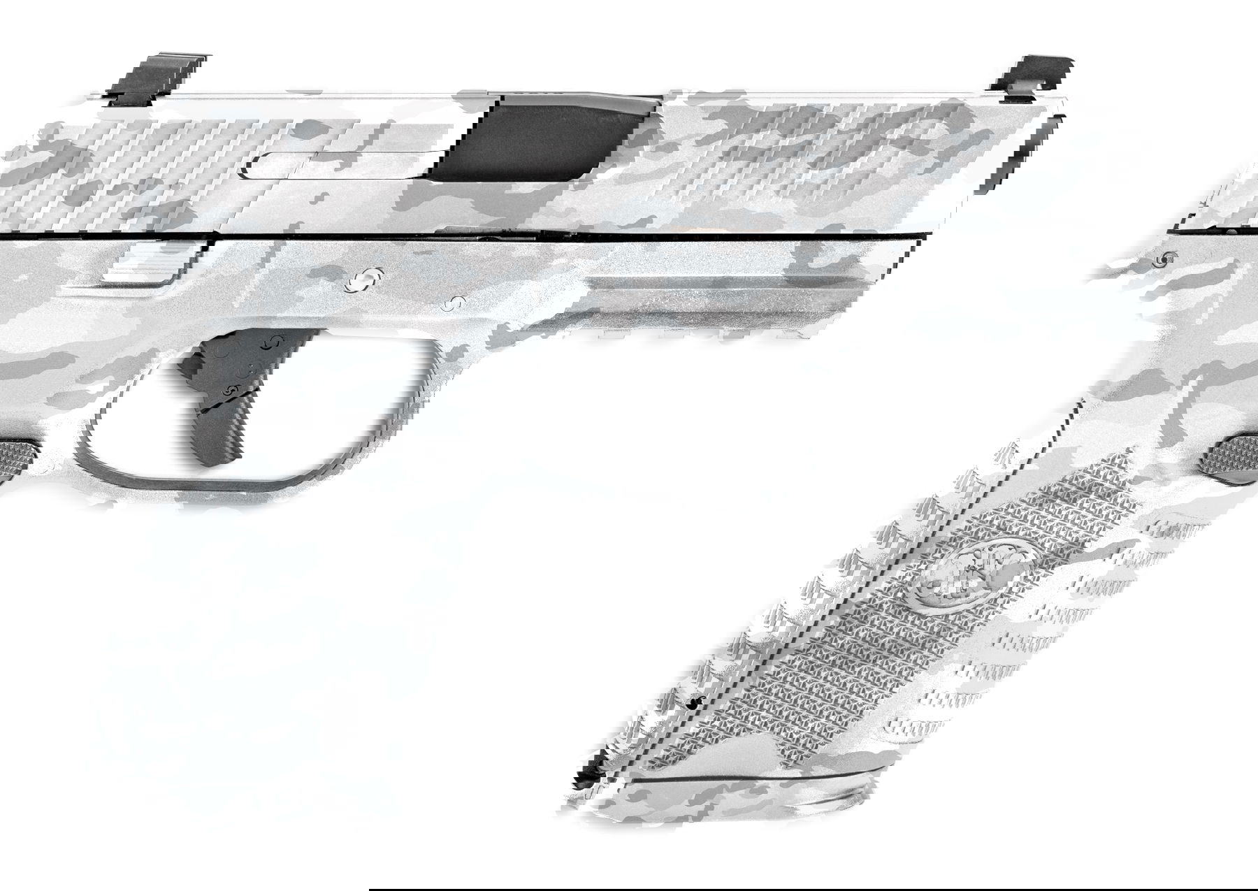 Tarnfarbene Airsoft-Pistole mit strukturiertem Griff, seitlich abgebildet.