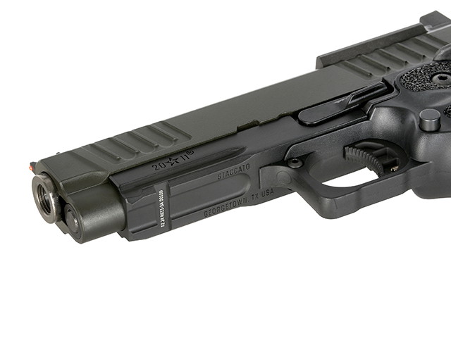 Close-up einer schwarzen Airsoft-Handfeuerwaffe mit Metallschlitten und optischen Details seitlich.