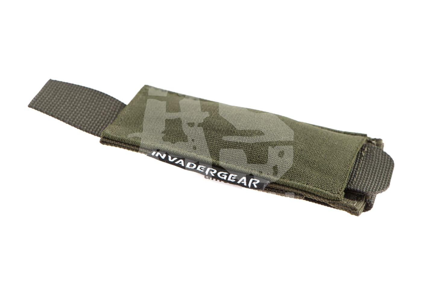 Grüner Airsoft Dump Pouch von Invader Gear mit Gurtband und Camo-Muster.