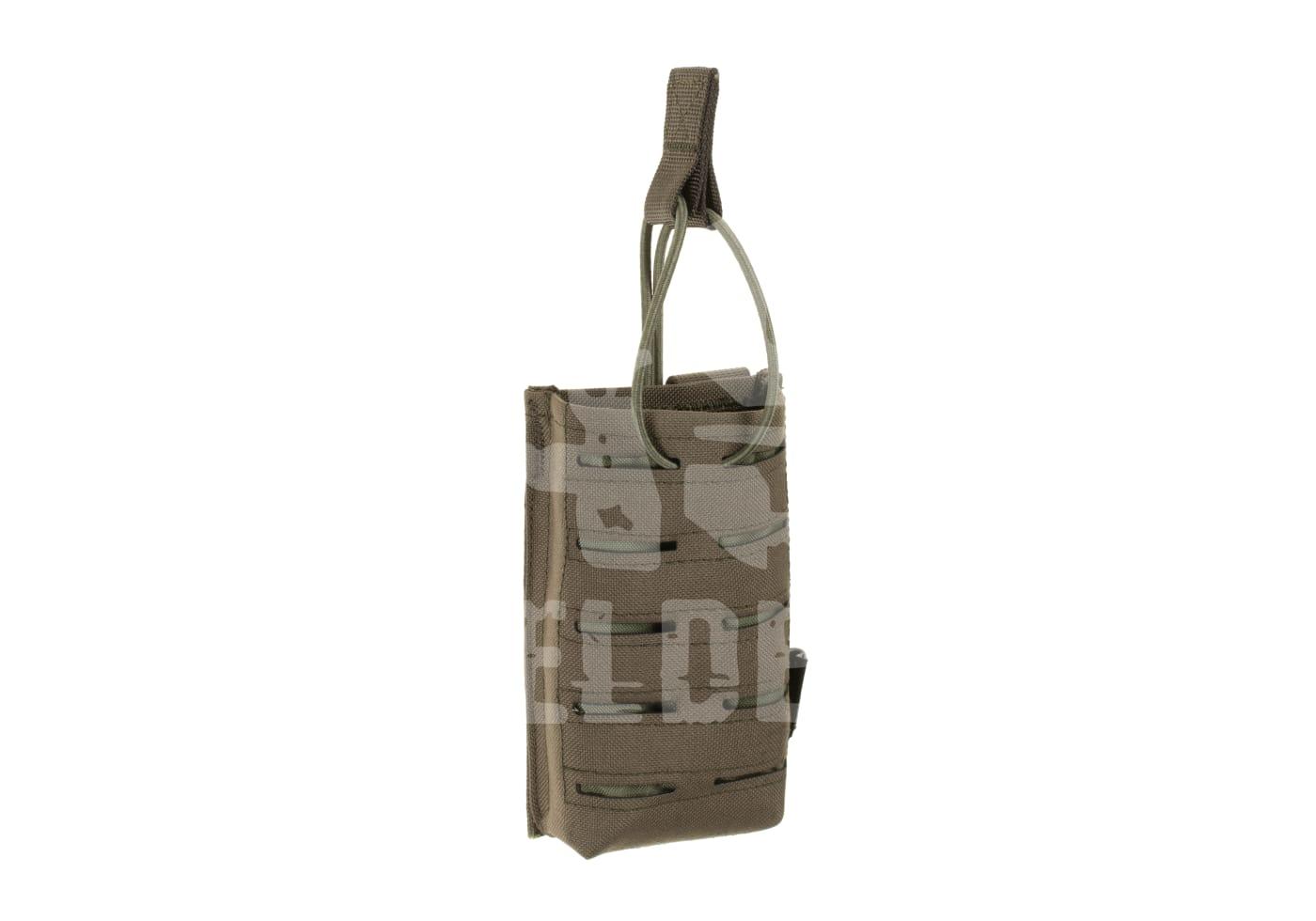 Tarnfarbene Magazintasche mit elastischer Sicherungsschlaufe für Airsoft.