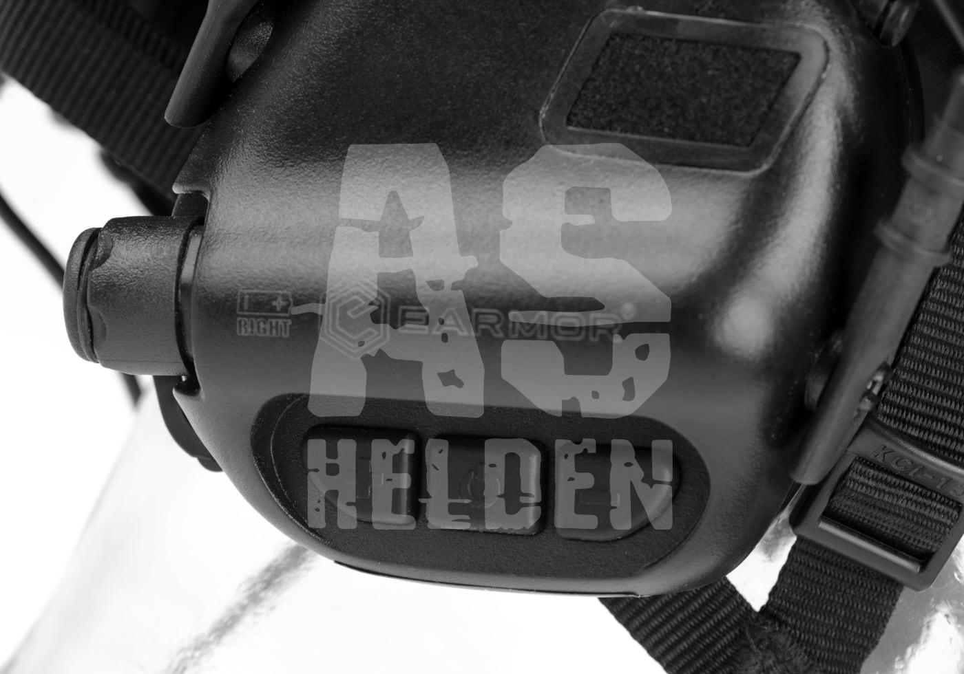 Nahaufnahme einer schwarzen Airsoft-Schutzausrüstung mit Gurten und sichtbarem Markenlogo.