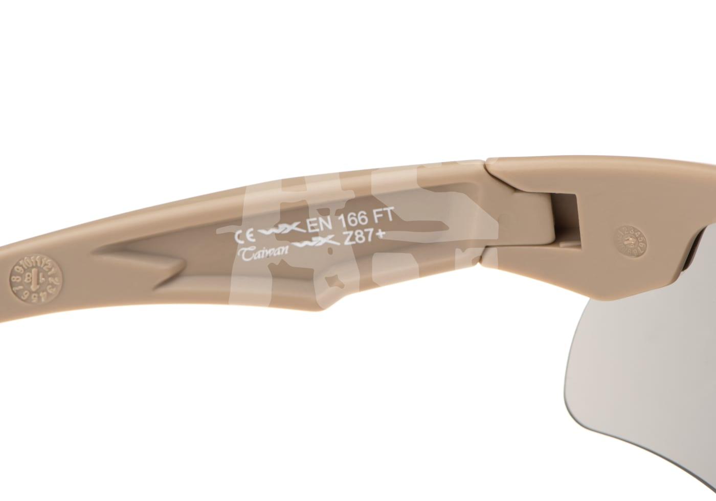 Detailansicht eines braunen Brillenbügels mit Beschriftung und Camouflage-Muster für Airsoft-Schutzbrille.