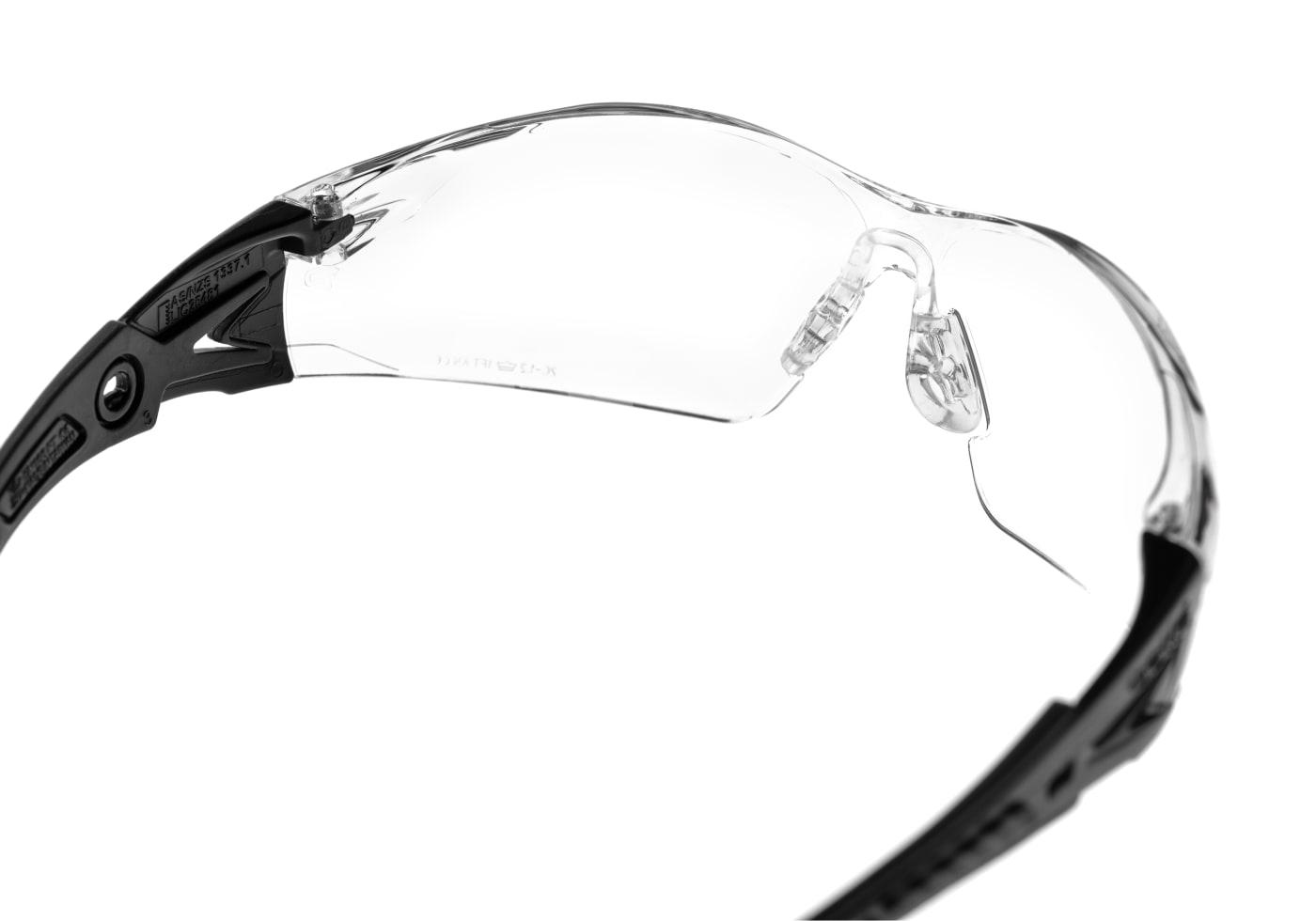 Klarer Schutzbrille für Airsoft mit schwarzem Rahmen und Nasensteg.