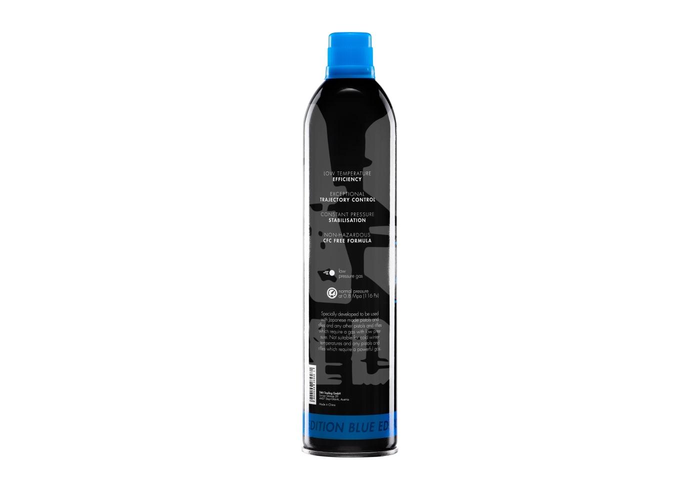 Schwarze Gasflasche mit blauem Deckel, beschriftet für Airsoft-Nutzung. Enthält Informationen zu Druck und Sicherheit.