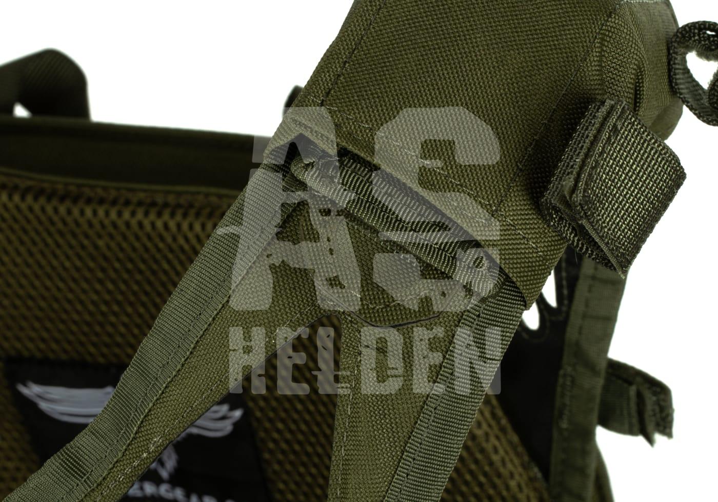 Olivegrüner taktischer Airsoft-Rucksack mit robustem Gurtband und Mesh-Rückenteil.
