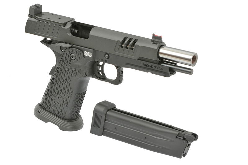 Airsoft-Pistole, schwarz, Staccato XL Modell, mit Magazin daneben, Seitenansicht.