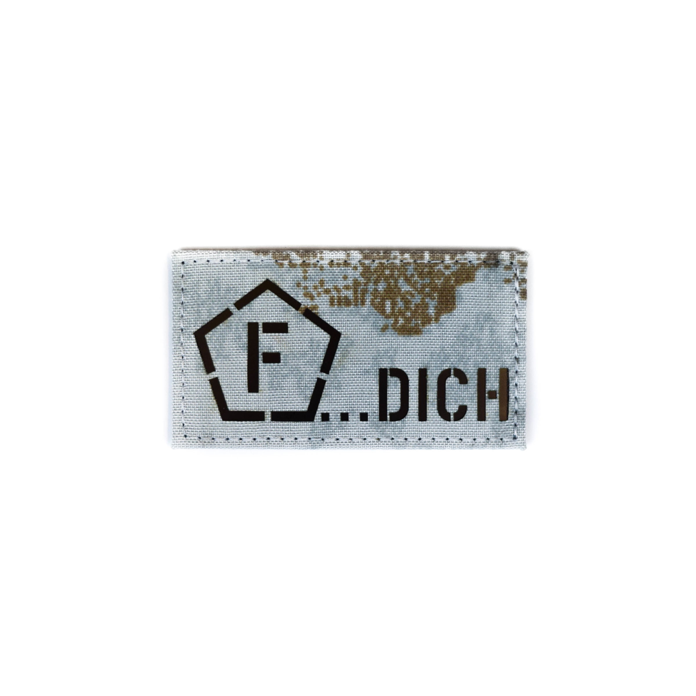 Patch mit "F...DICH"-Aufdruck und tarnfarbenem Hintergrund. Ideal für Airsoft-Ausrüstung.