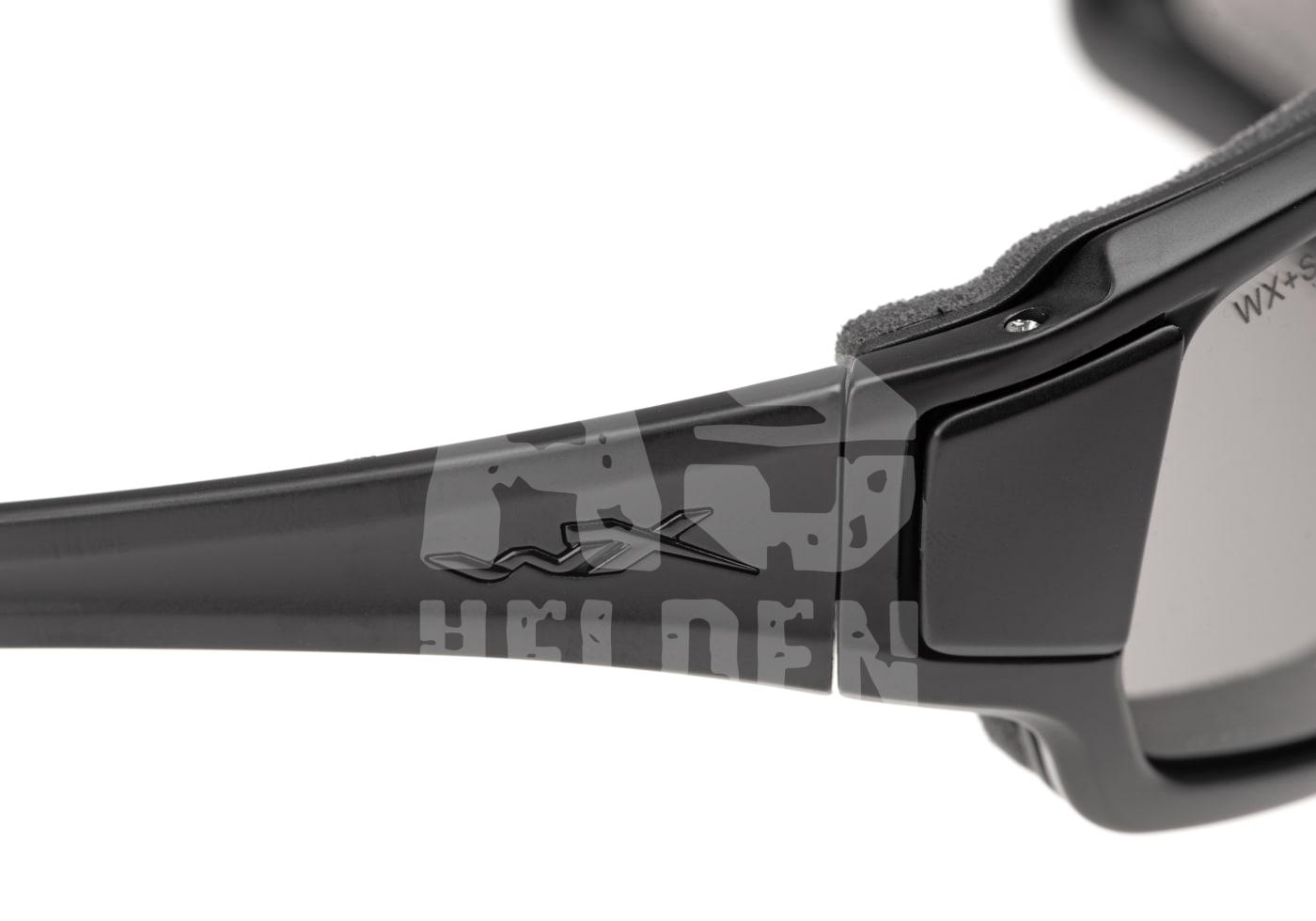 Schwarze Schutzbrille mit mattem Finish und Logo auf dem Bügel, ideal für Airsoft-Spiele.