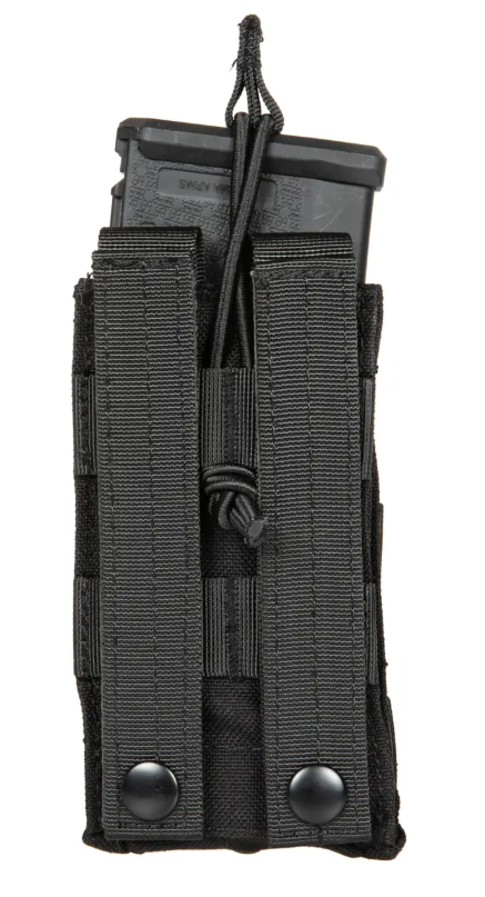 Schwarze Magazintasche mit Molle-Befestigungssystem und sichtbarem Magazin für Airsoft.