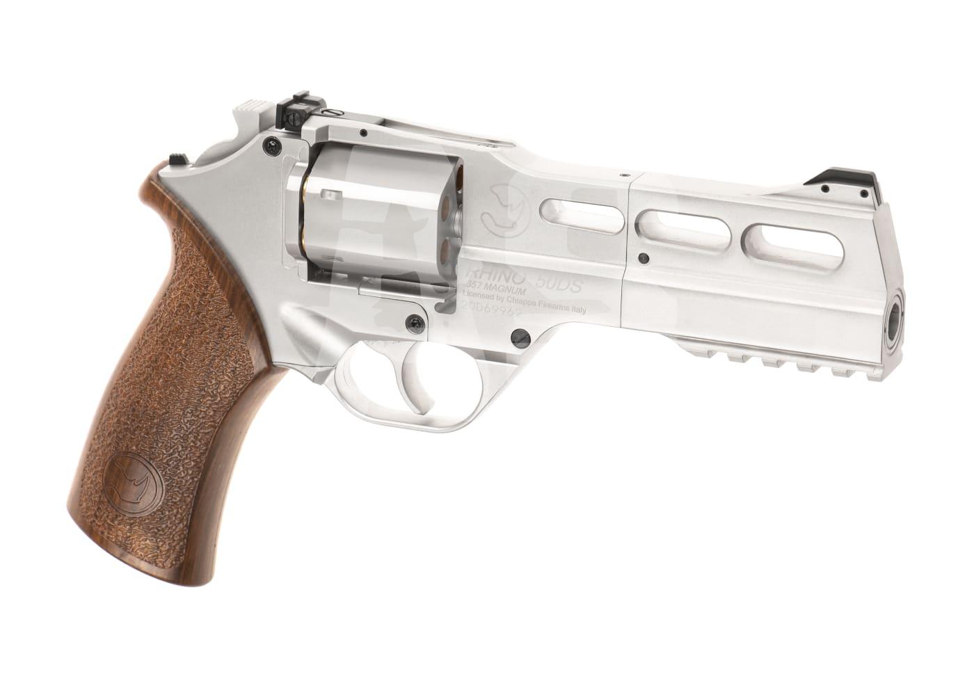 Silberner Airsoft-Revolver mit Holzgriff, modernem Design und sichtbarem Trommelmagazin.