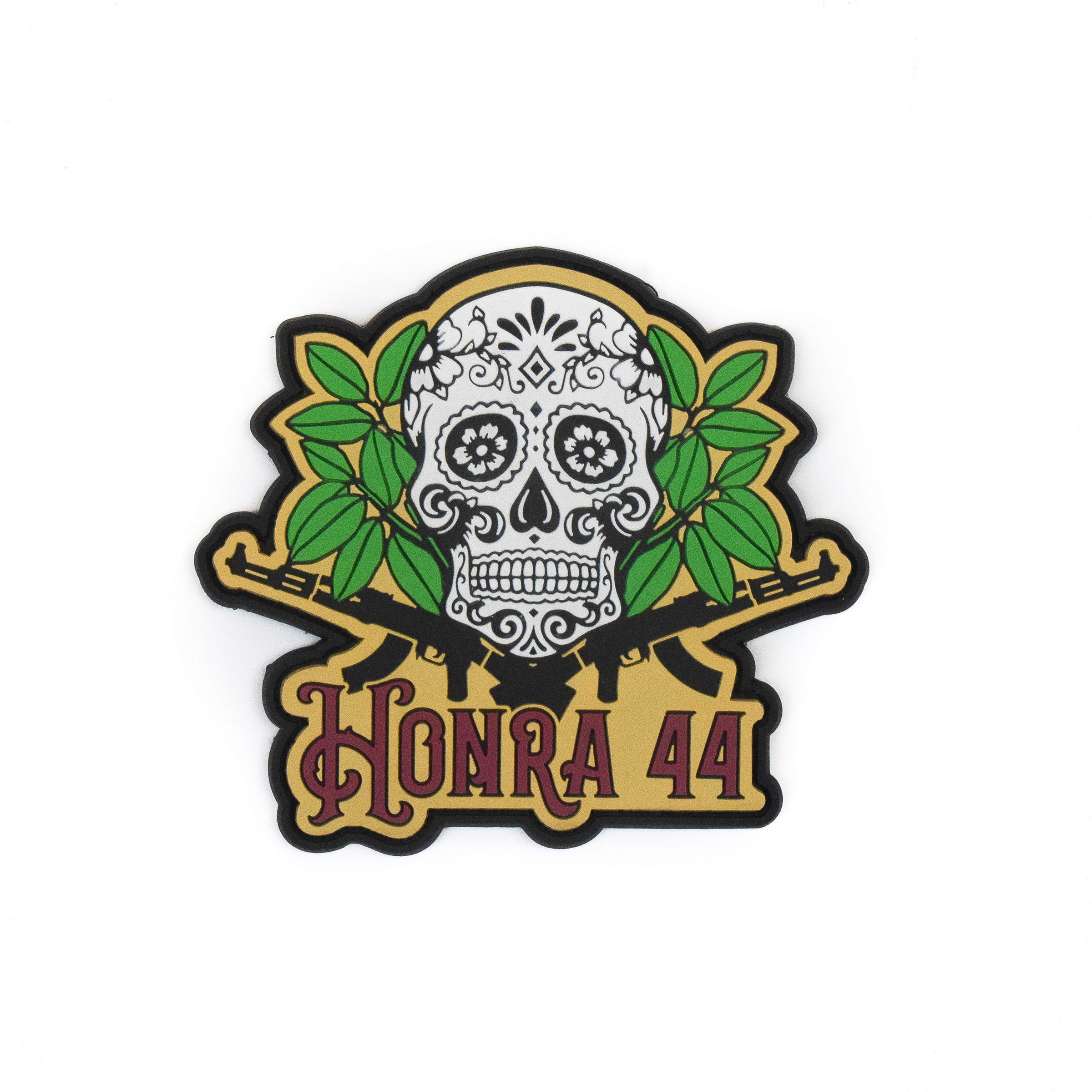 Airsoft-Patch mit Totenkopf, Blumenmuster, Gewehren und "Honra 44" Schriftzug.
