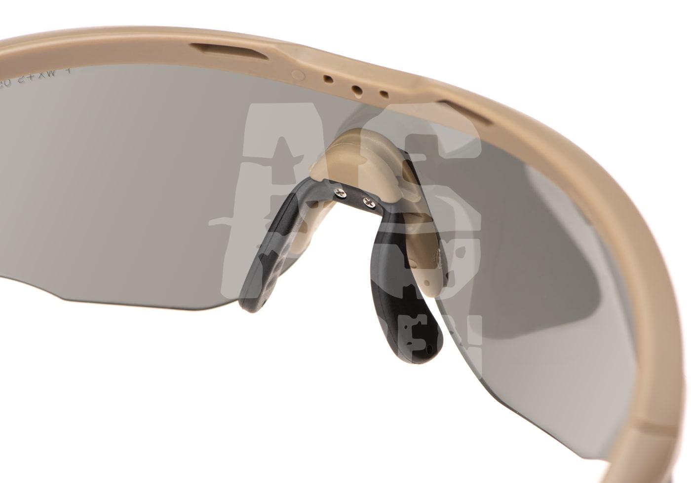Taktische Schutzbrille mit beige Rahmen und grauen Gläsern, Fokus auf Nasenpolster.