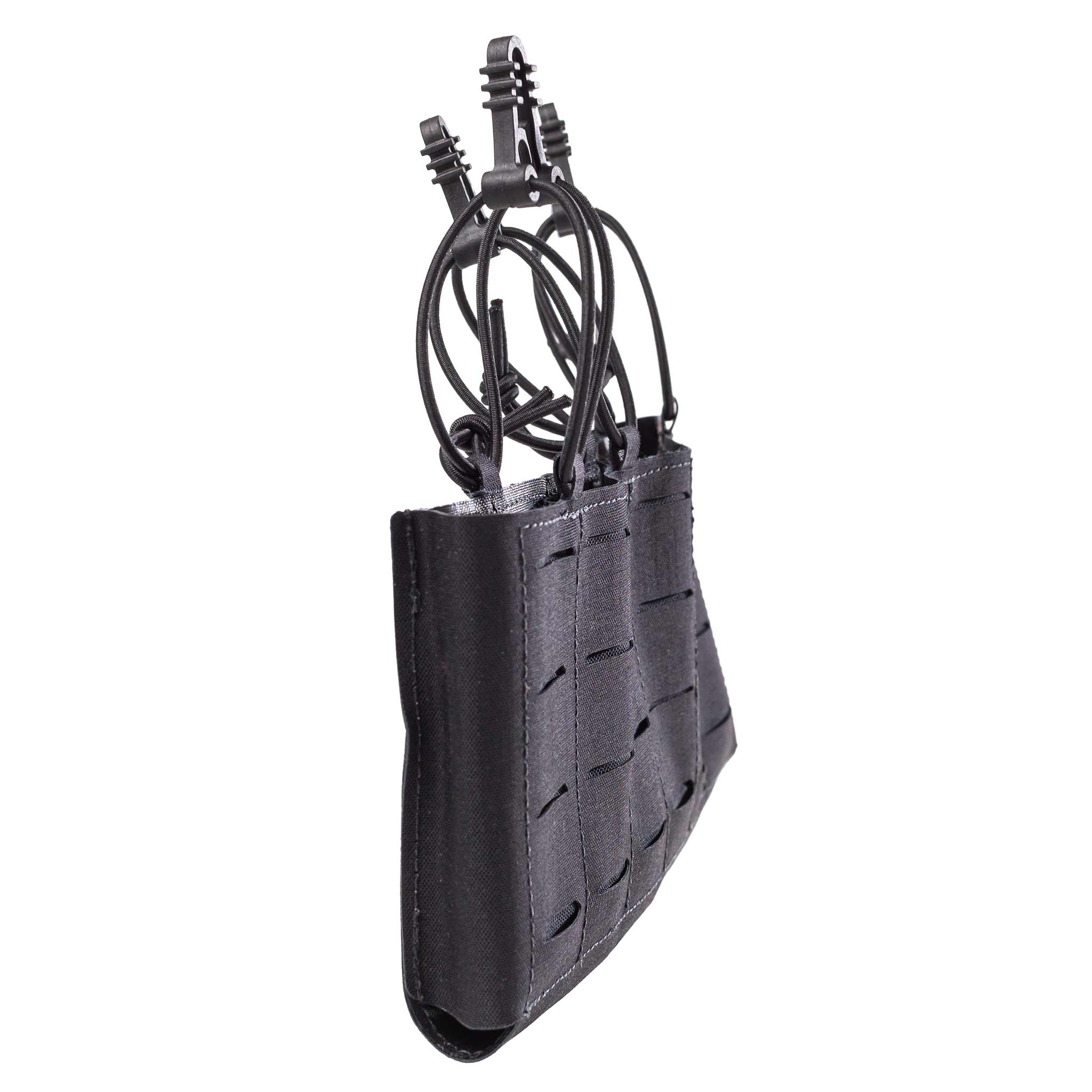 Schwarze Airsoft-Magazintasche mit elastischen Bändern, seitliche Ansicht.