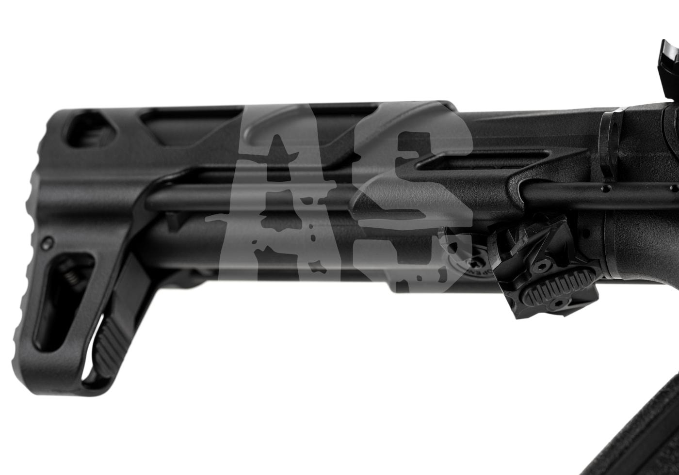 Nahaufnahme eines schwarzen Airsoft Gewehrkolbens, seitliche Ansicht.