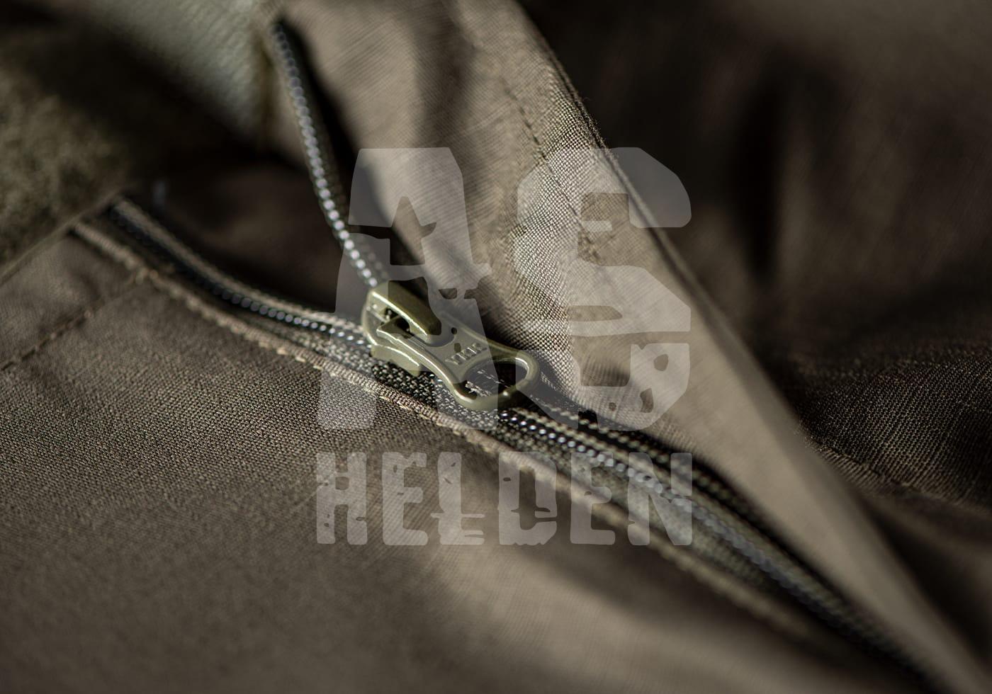 Predator Combat Pant Nahaufnahme eines olivgrünen Reißverschlusses an einem taktischen Kleidungsstück.